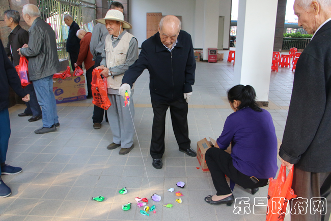 樂(lè)昌市委老干部局舉行重陽(yáng)節(jié)游園活動(dòng).jpg